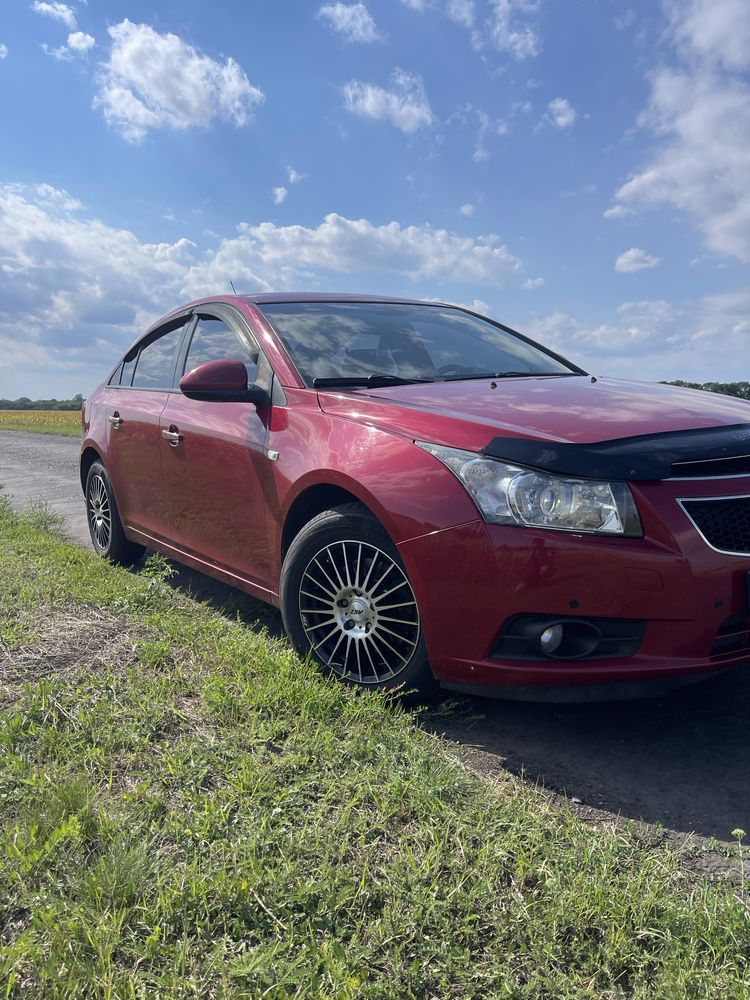 Продам Шевроле Круз 2.0 дизель 2010 року червоного кольору 181000 км