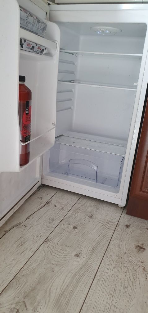 AGD Sprzedam malą lodówkę, chlodziarkę HAYER biała, bdb