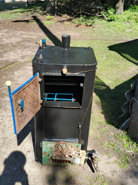 Продам котел Газовий, з можливістю опалення дровами