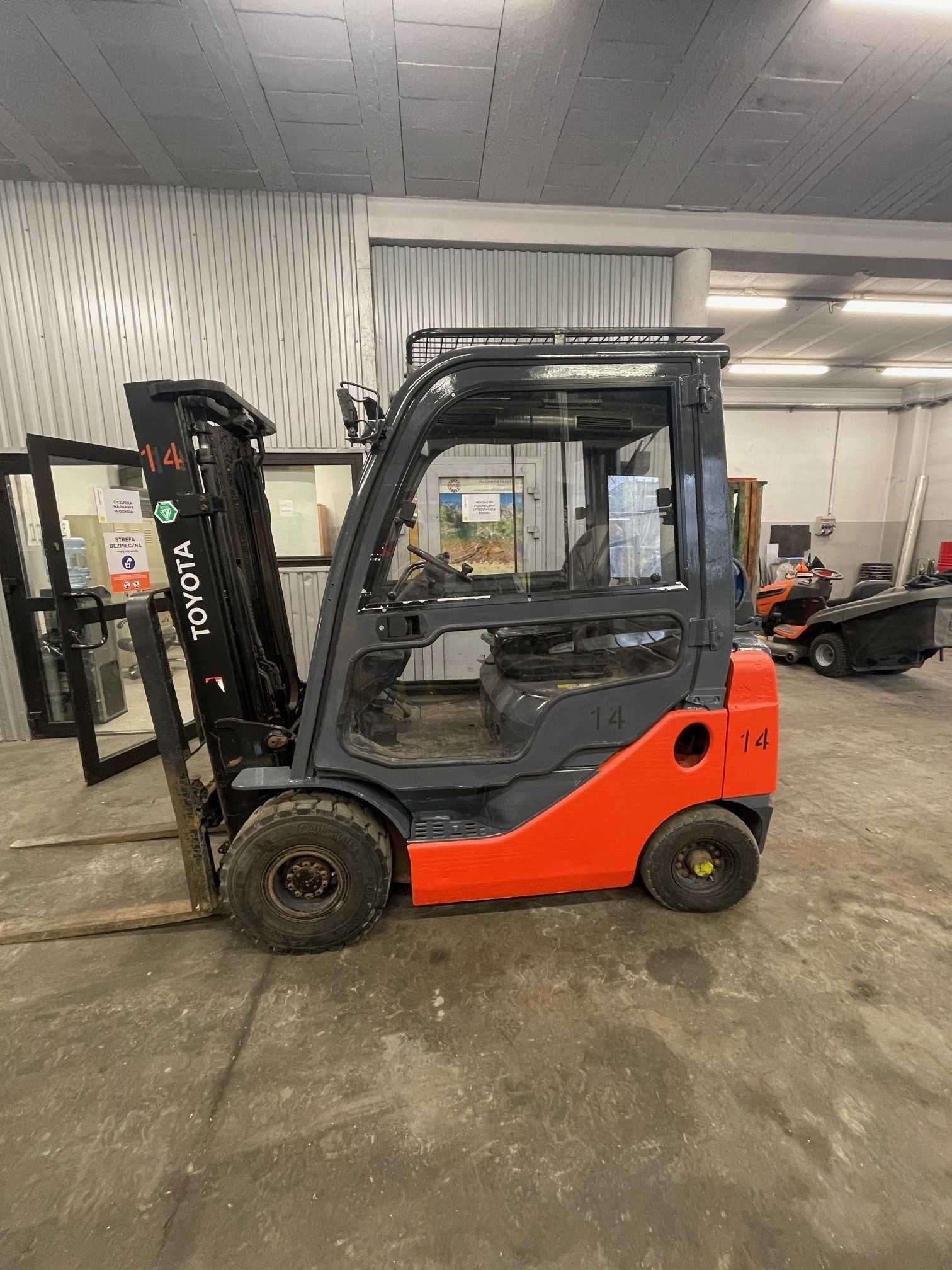 Wózek widłowy 1.8T Toyota 02-8FGF18 UDT