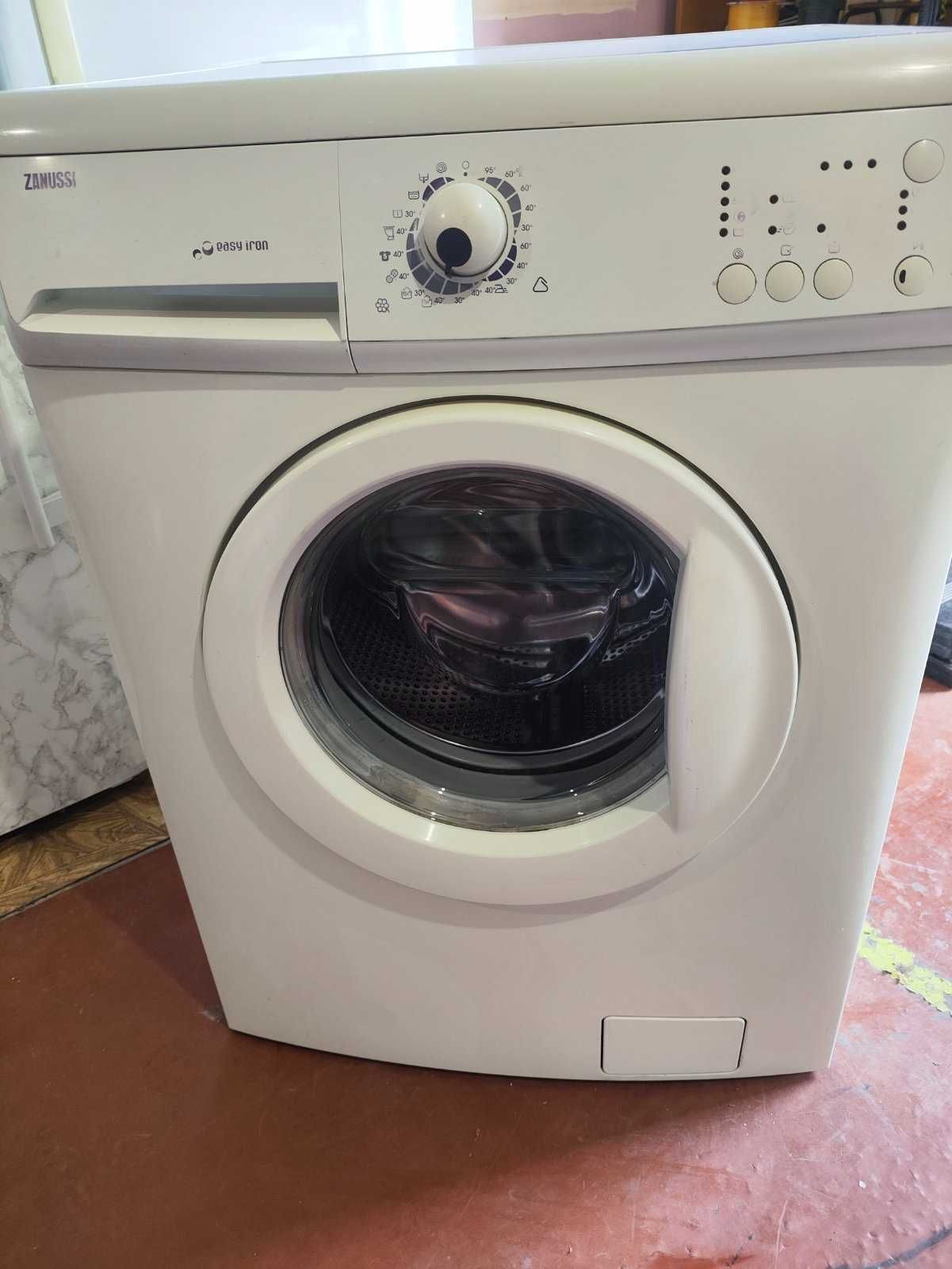Стиральная машинка Zanussi ZWF5185