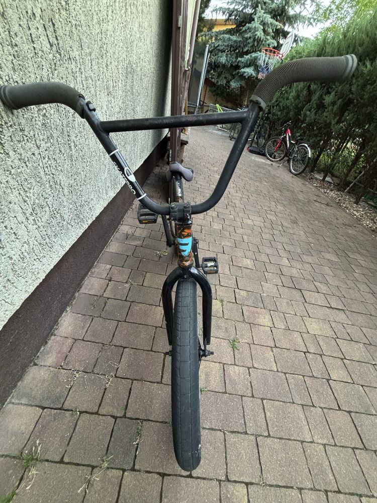 Bmx i hulajnoga wyczywona