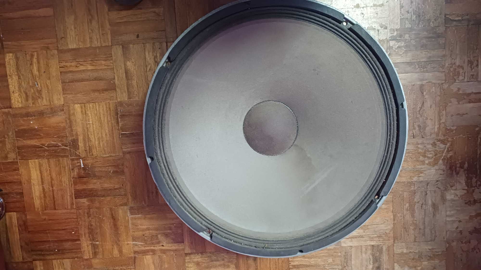 1 Altifalantes JBL 2042H