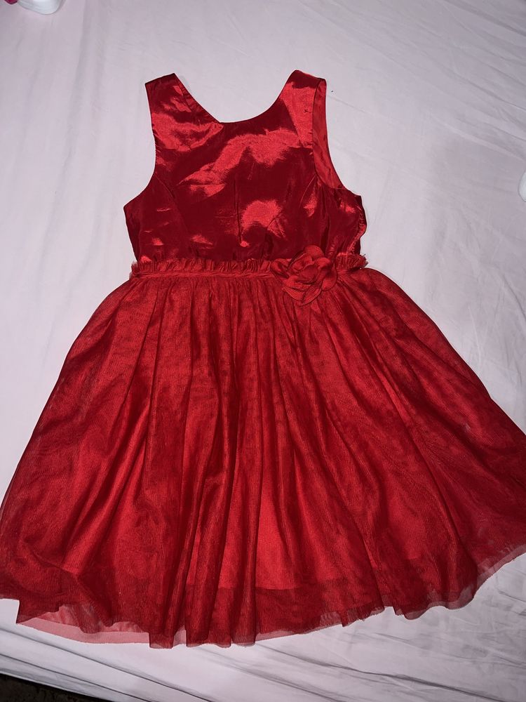 Нарядное празничное красное платье для девочки