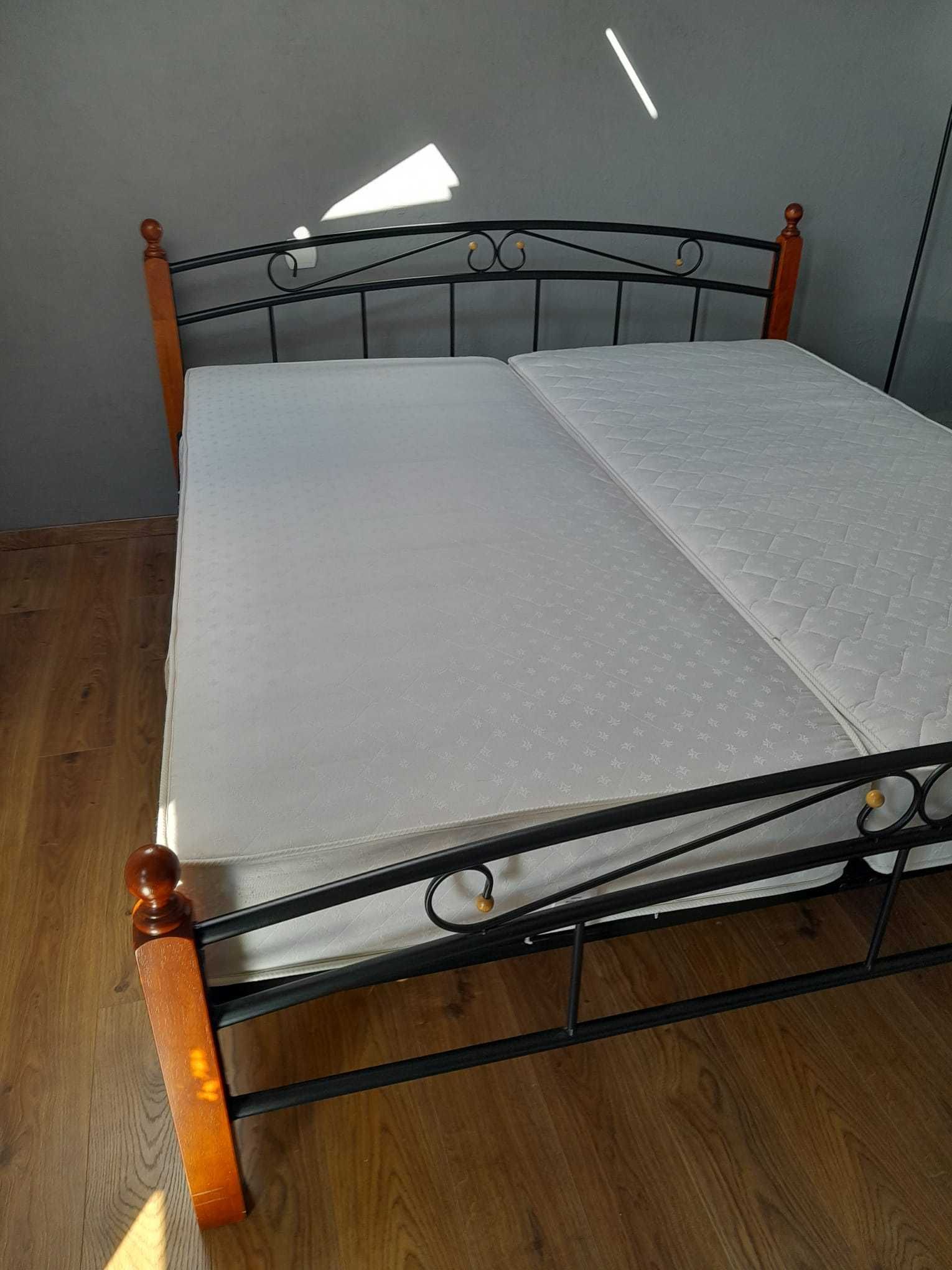 Sprzedam łóżko z materacami 190 x 210cm