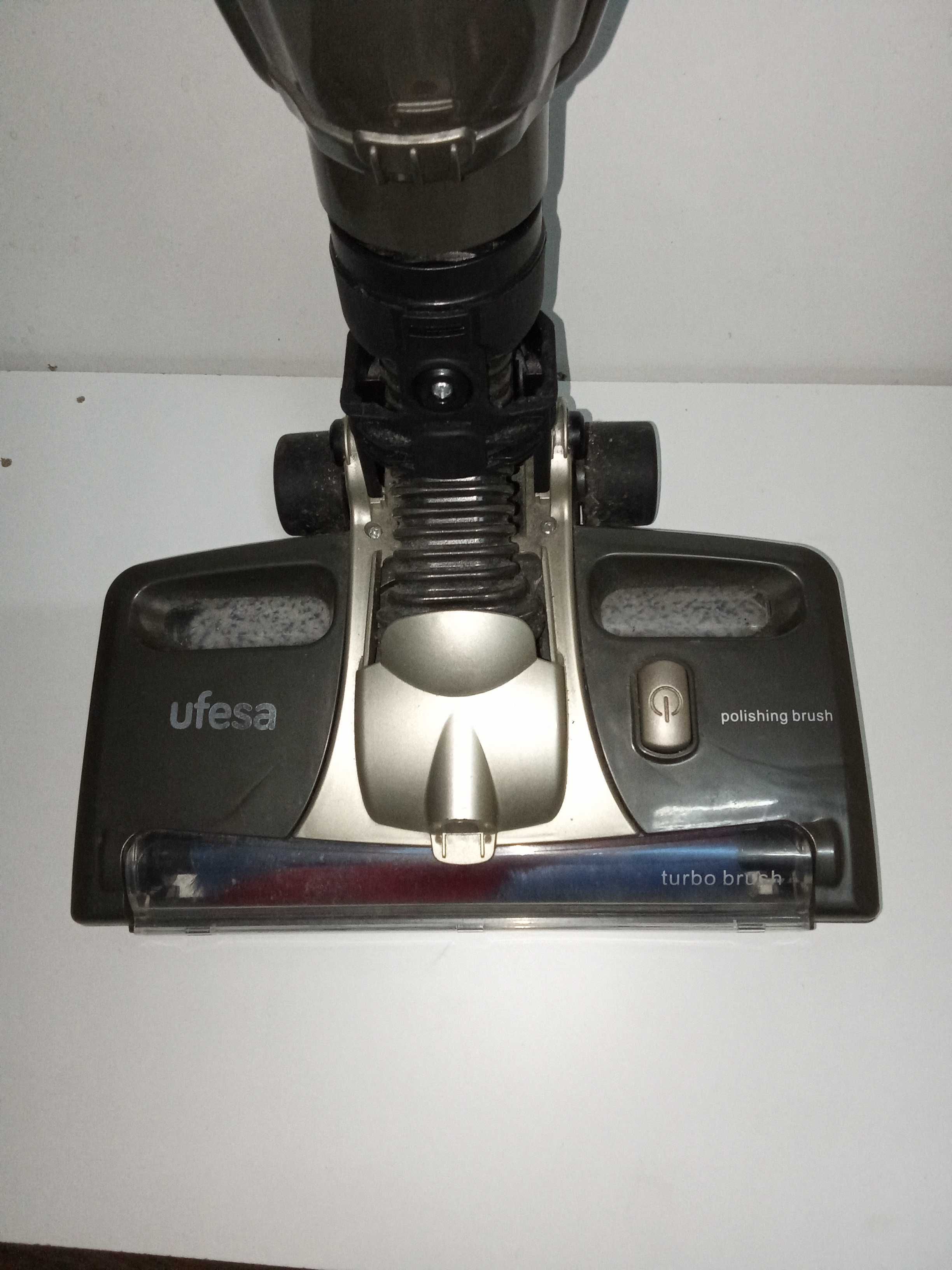 Aspirador vertical marca ufesa a funcionar bem