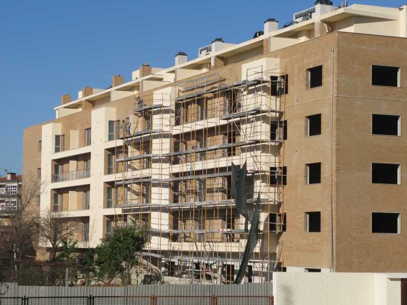 Apartamento T2, com 2 wc junto á estação do Coronado