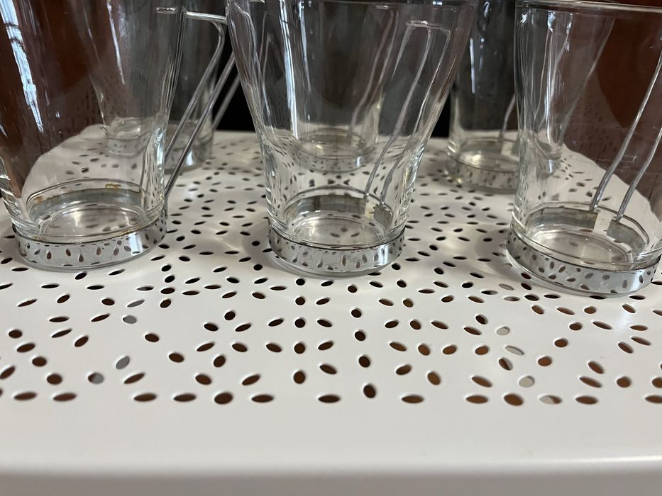 6 szklaneczek z metalowym uchwytem