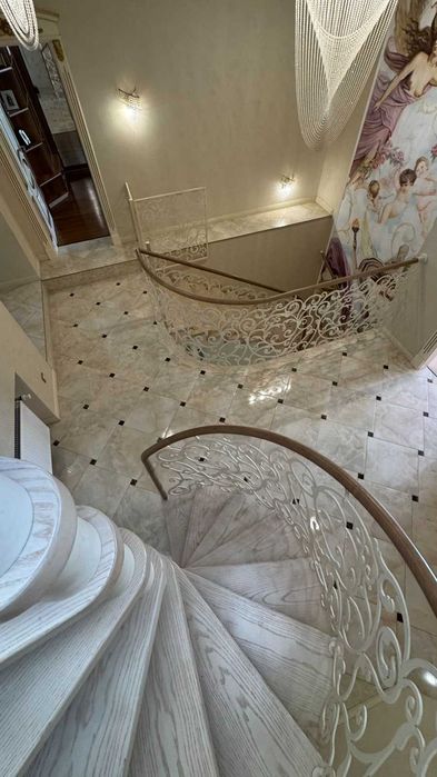 Продам шикарний триповерховий пентхаус у ЖК Тінистий Педагогічний пр.