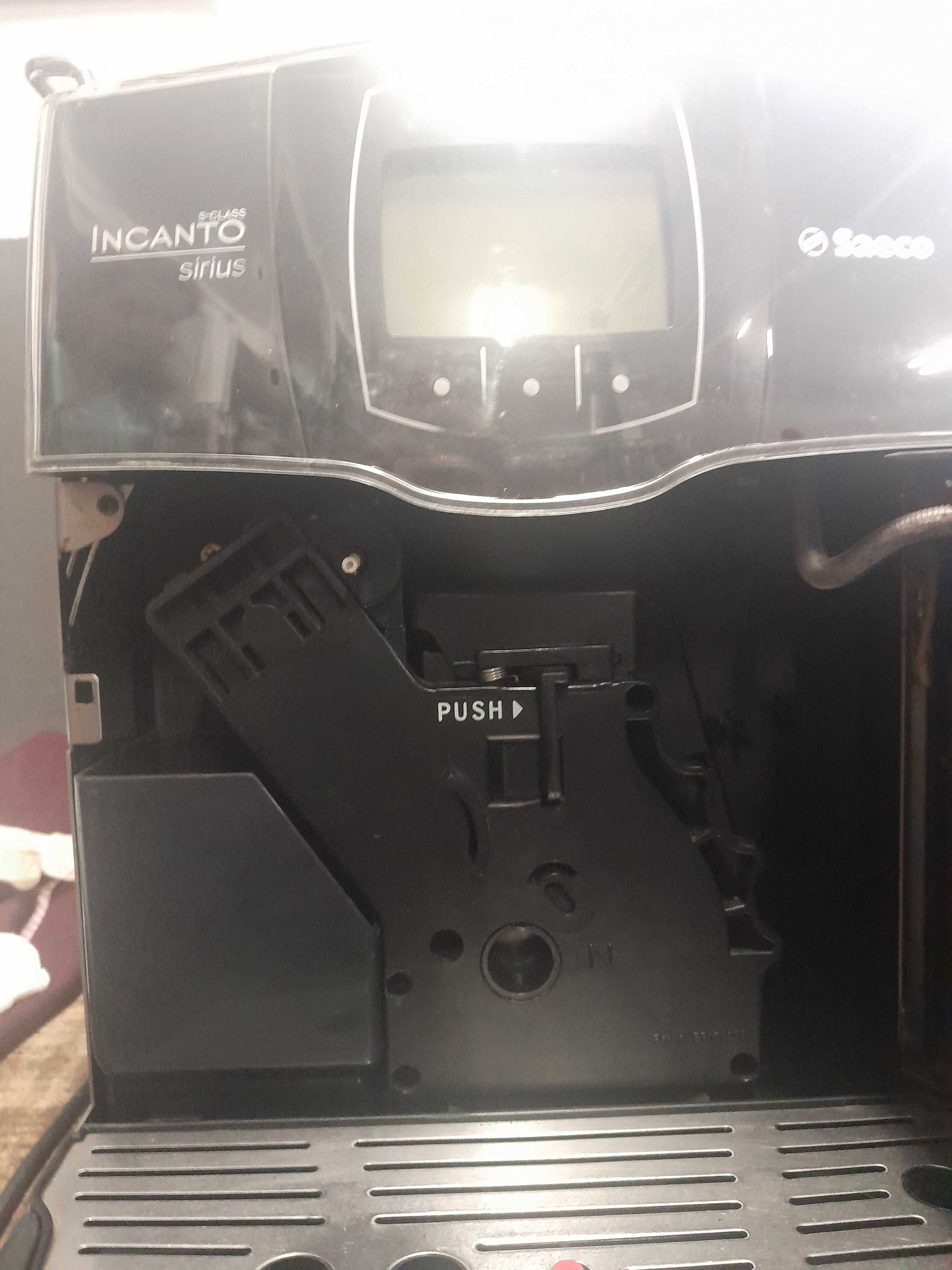 Maquina café Saeco Incanto ou Krups automatica.