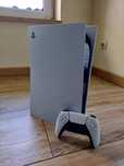 PS5 +pad +gry z napędem jak nowa!