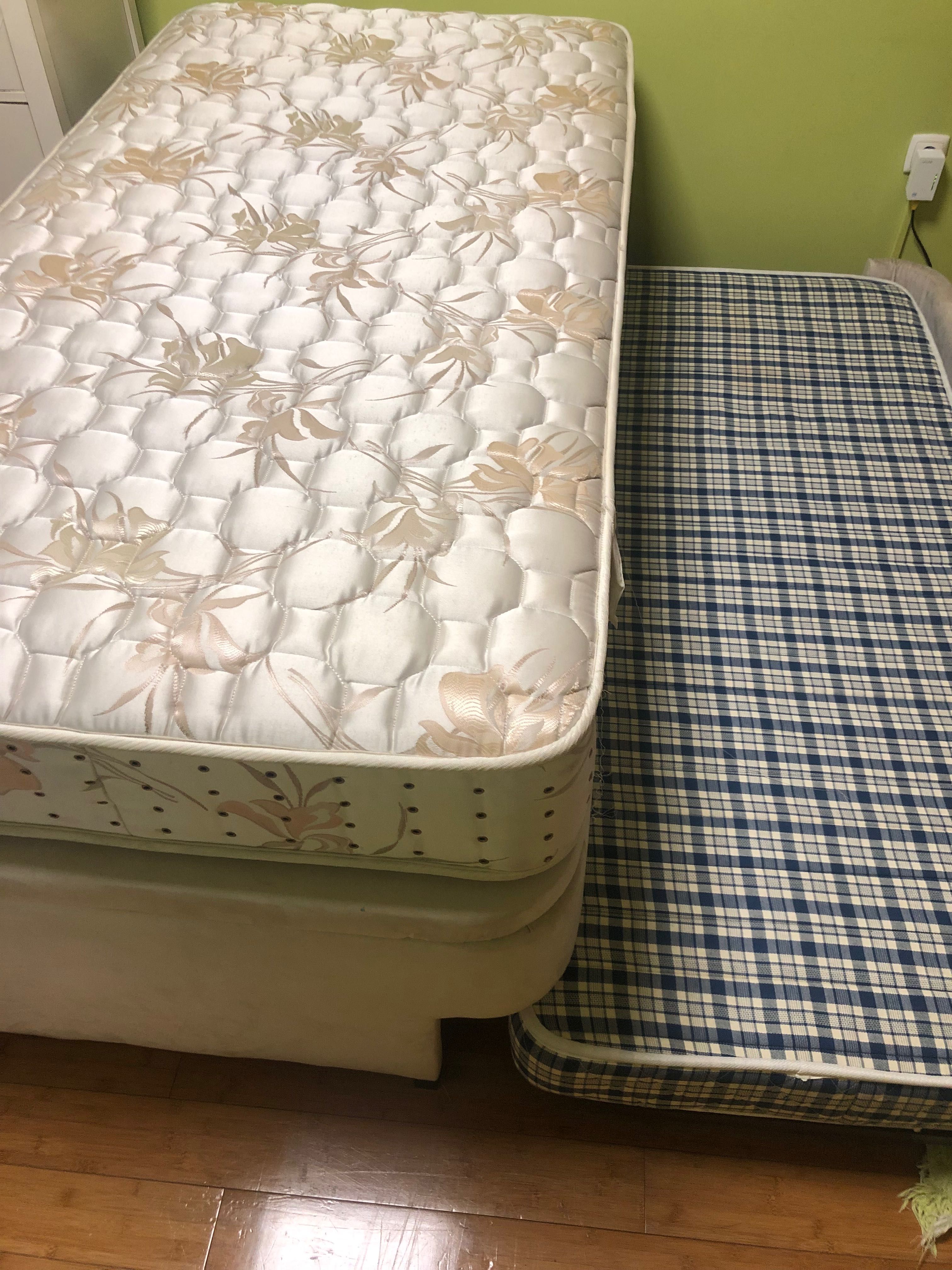 Cama de solteiro com arrumação