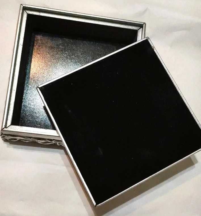 Caixa Decorativa em Metal Prateado