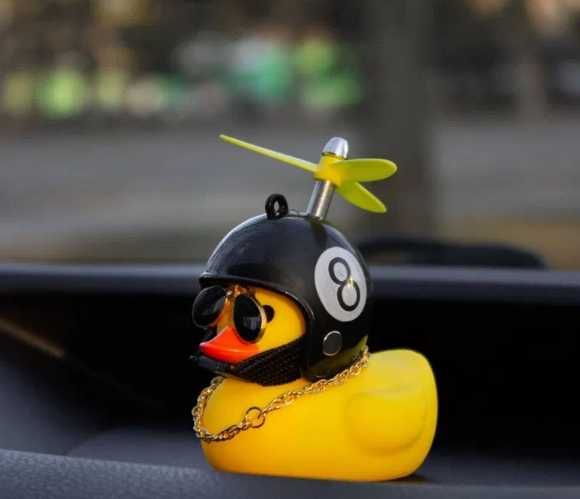 Качка гумова в у шоломі Шалена качка(Crazy Duck)в шоломі з пропеллером