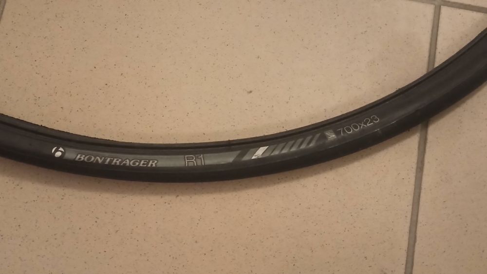 Opony szosowe Bontrager R1 700x23