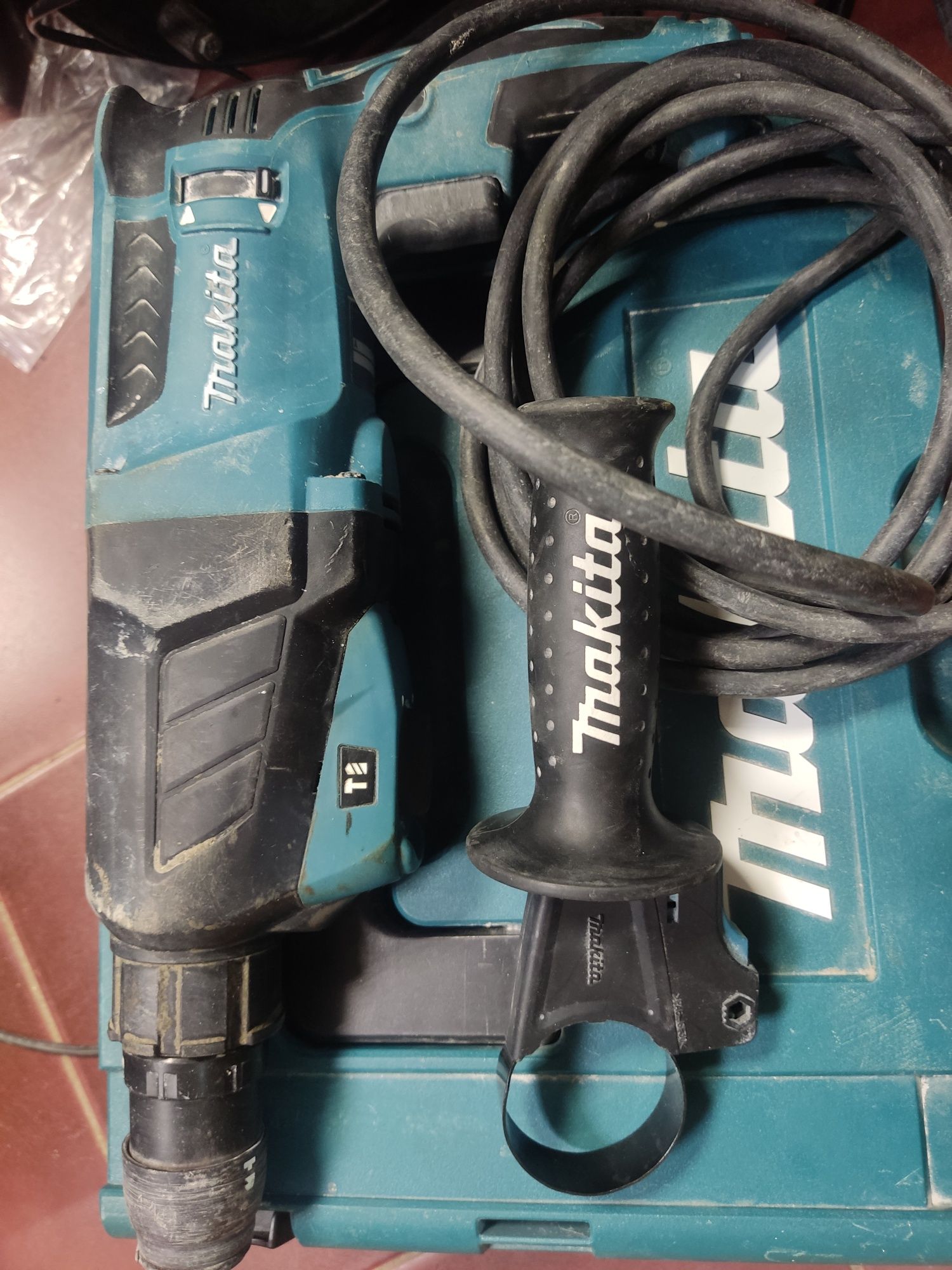 Перфоратор 800W Makita HR2630T