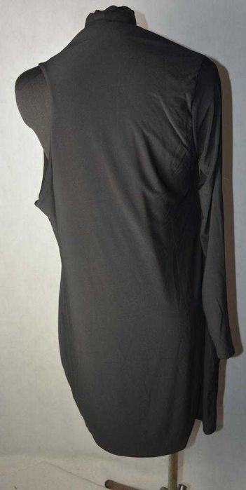 Elastyczna sukienka z odkrytym ramieniem Clubl 46