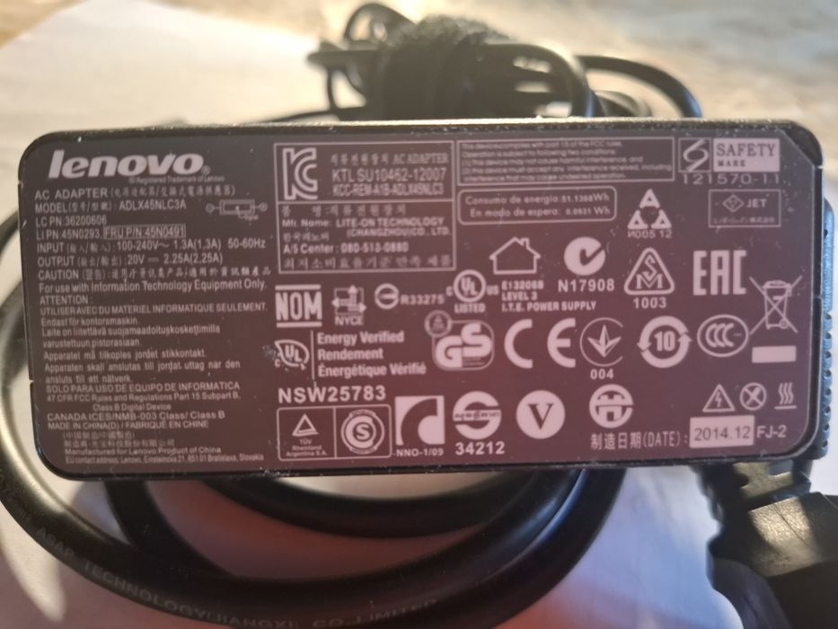 Carregador  impecável  para computador  lenovo