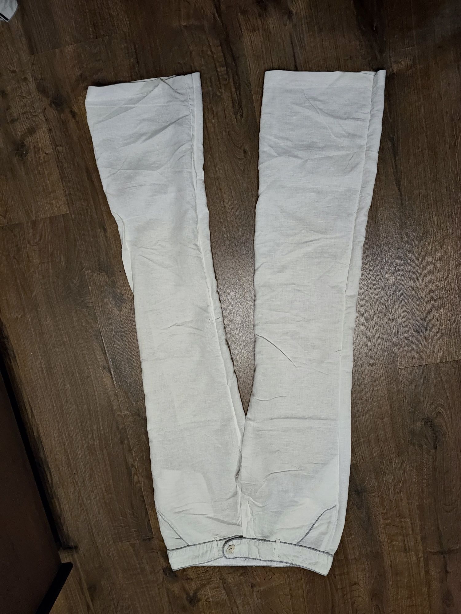 Białe spodnie z lnem