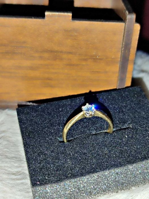 Золотое кольцо с бриллиантом от "Apart"