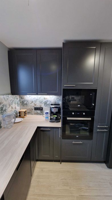 Szafy i garderoby na wymiar 5 lat doświadczenia LED i montaż