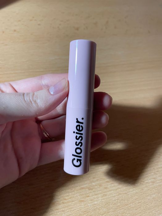 Зволожуюча напівпрозора помада для губ glossier ultralip (fete)