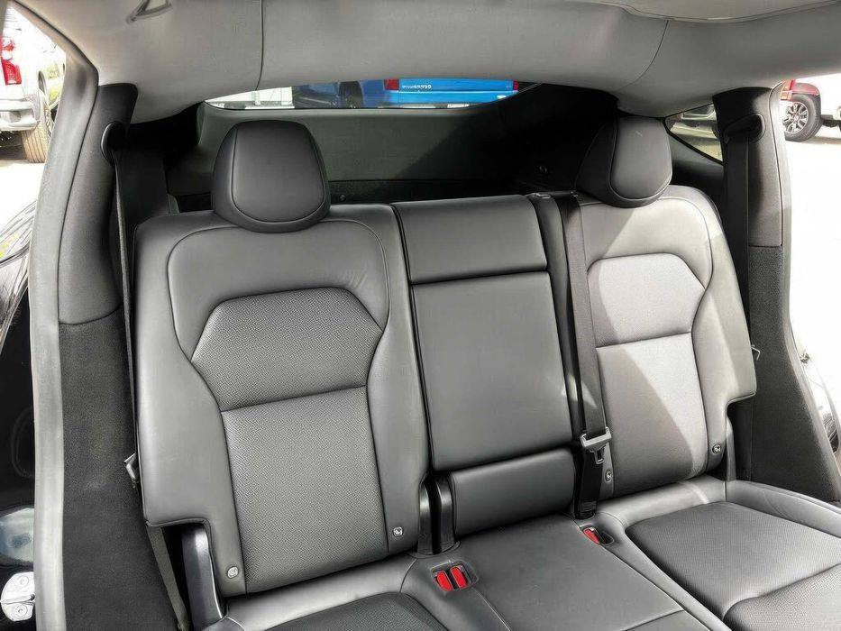 Tesla Model Y Long Range      2026