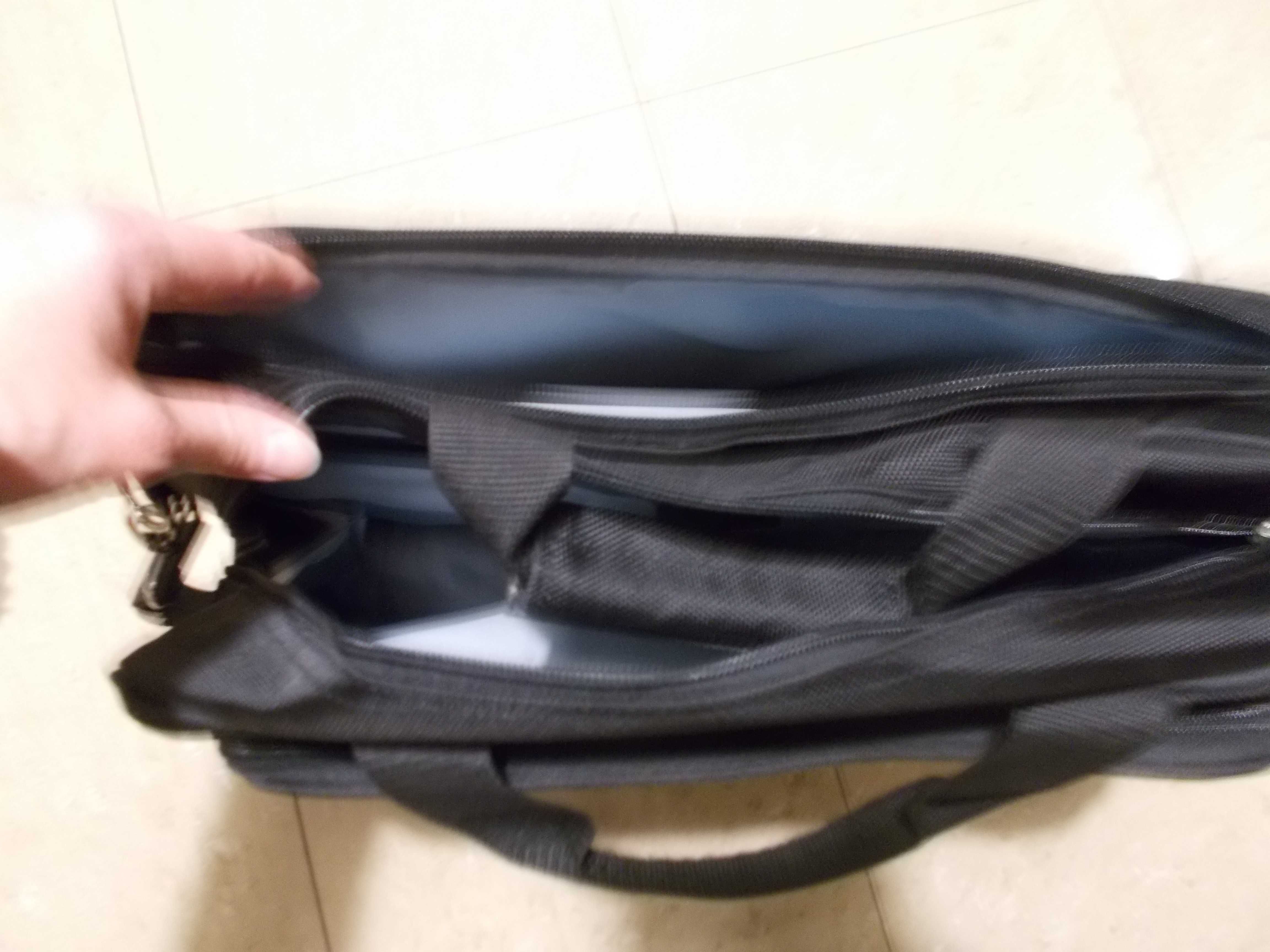 Torba na laptopa i dokumenty