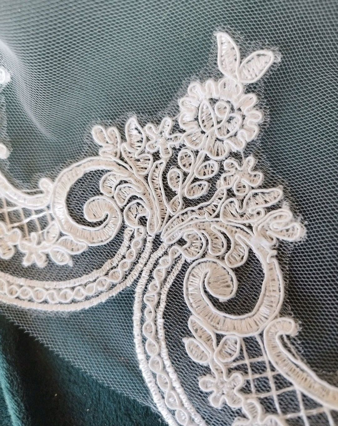 Biały Welon z koronkami długość 250 cm nowy wyjątkowy welon ślubny