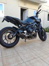 Mota Yamaha MT-09