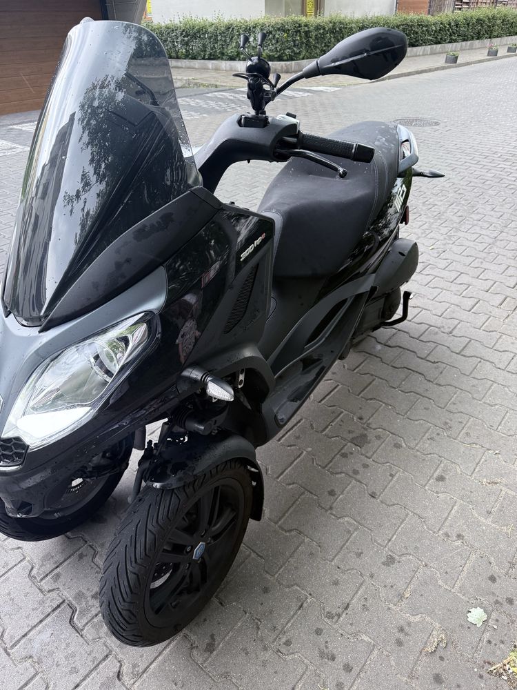 Skuter trzykolowy Piaggio MP300