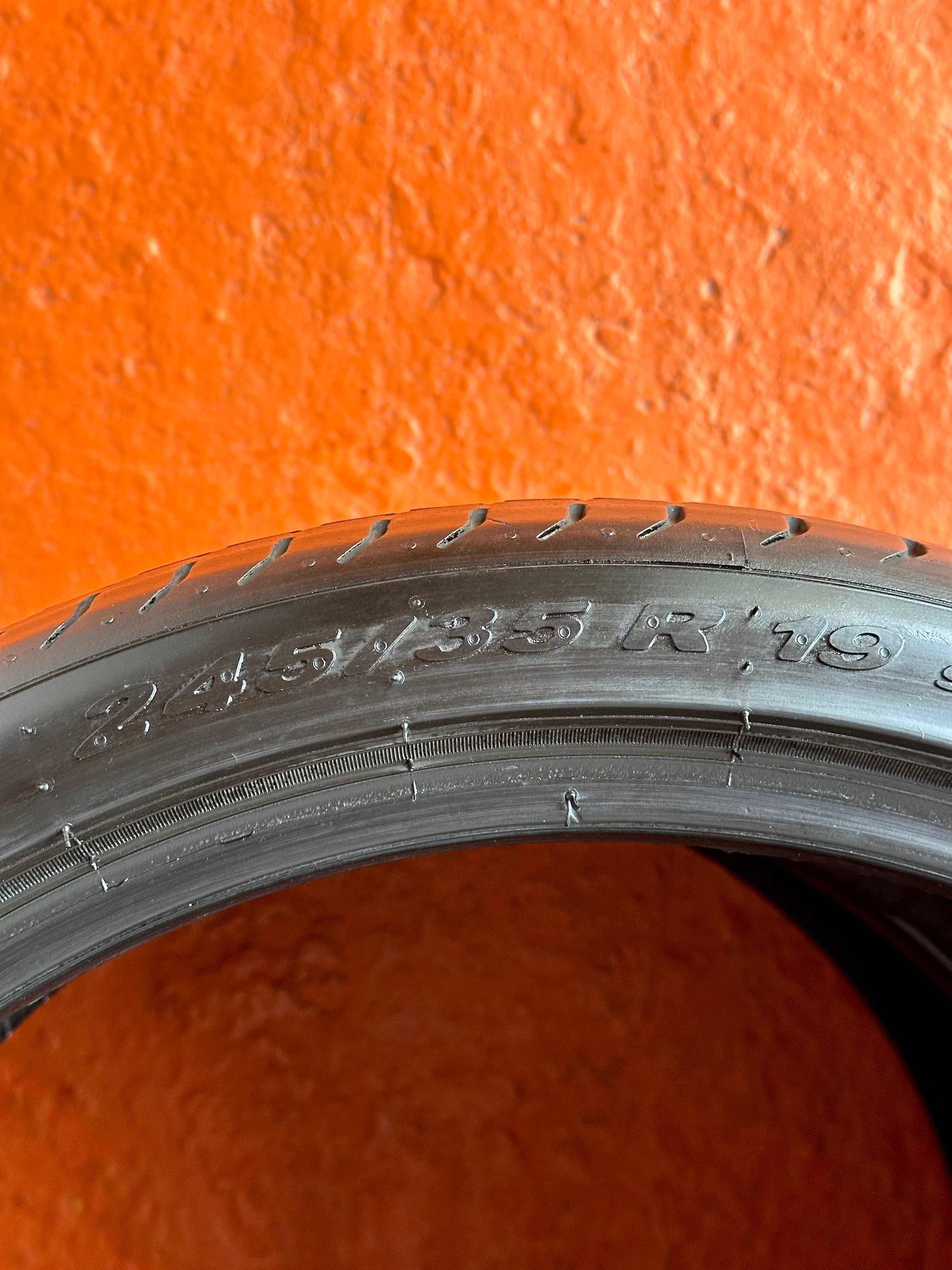 Pneus Pirelli Pzero - 245/35/19 - Como NOVOS