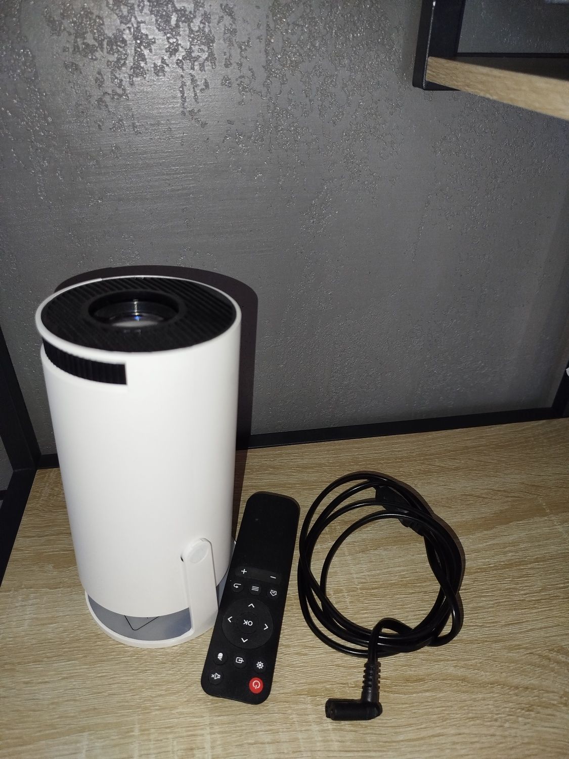 Projektor HY300.