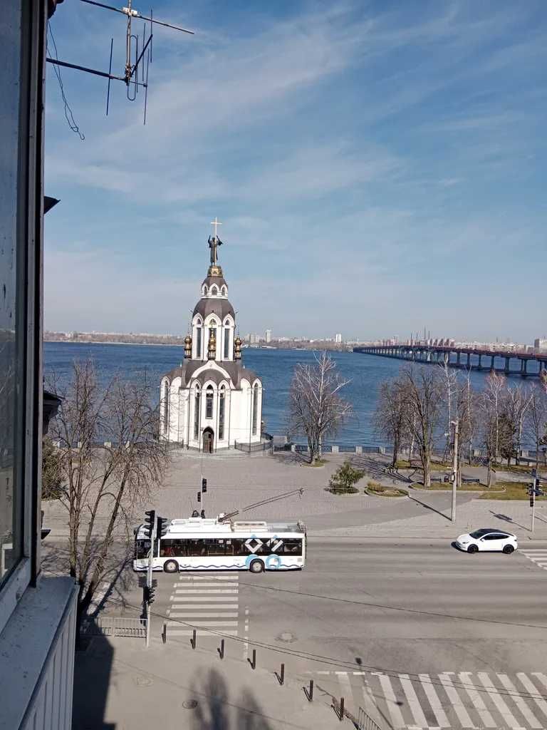 Продам 2к квартиру по вул. Січеславська Набережна (Центр)