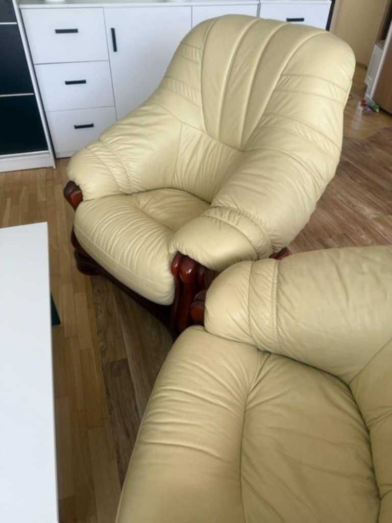 Piękny dębowy skórzany kremowy komplet- kanapa i dwa fotele