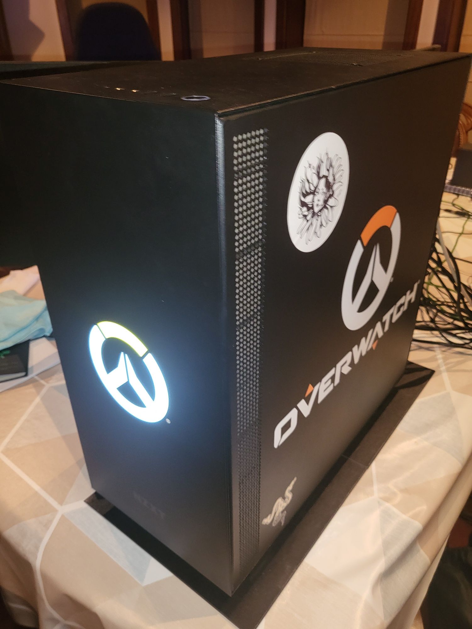Caixa NZXT H500 Overwatch edição limitada