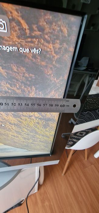 Modelo LE32R51B, TV LCD, SEM controle remoto.