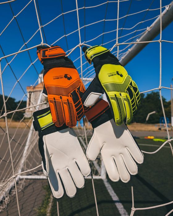 Вратарские перчатки футбольные/футбольні Рукавиці воротаря