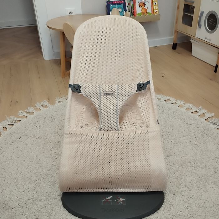 Leżaczek bujaczek babybjorn bliss mesh pearly pink