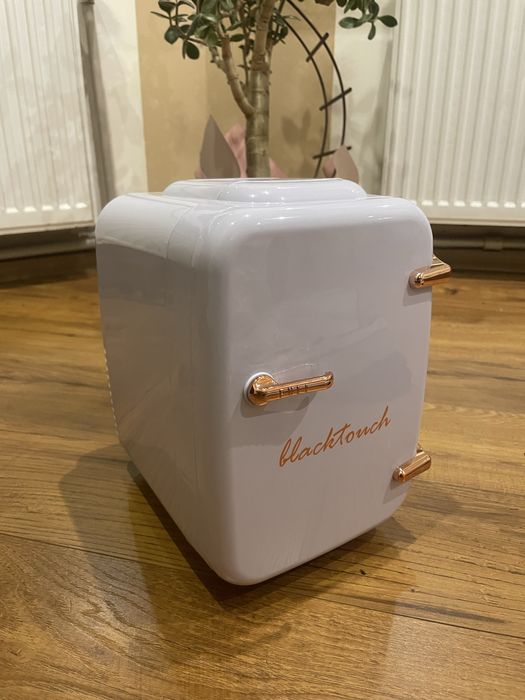 Новый мини холодильник для косметики