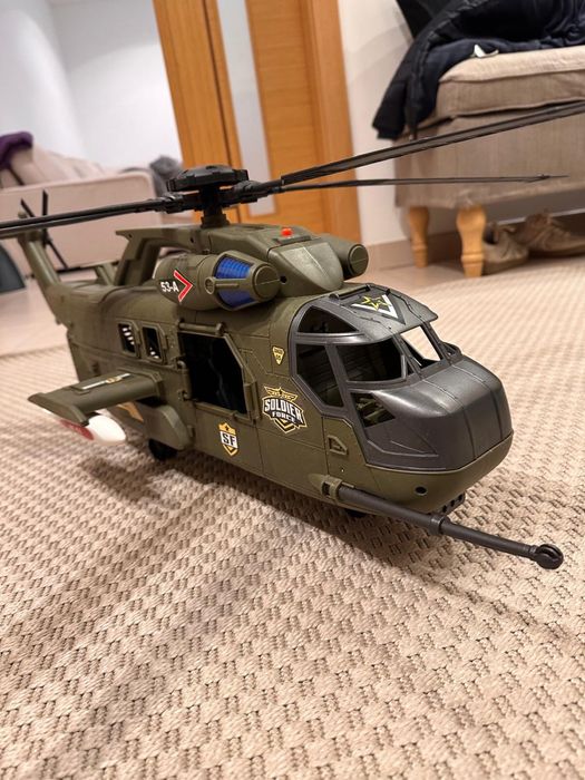 Helicoptero em muito bom estado