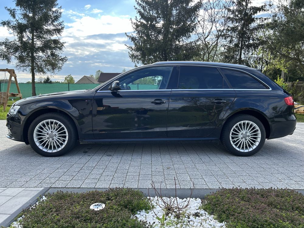 Audi A4 Avant kombi 2.0, lakier na dachu pekniety