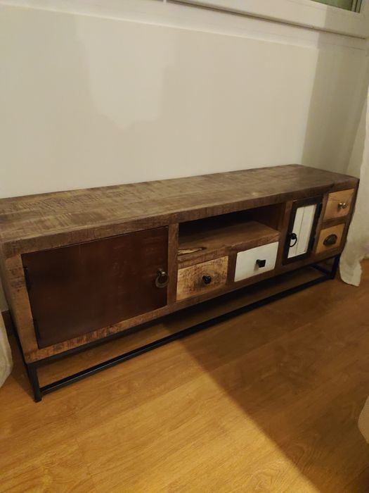 Mesa de apoio / tv / cómoda