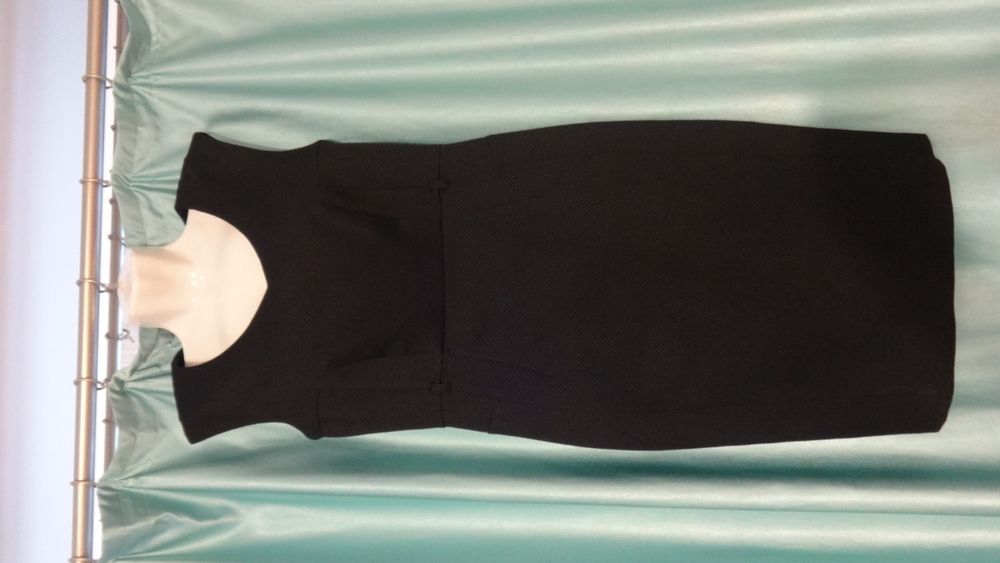 Женское строгое чёрное классическое платье миди 42 44 S