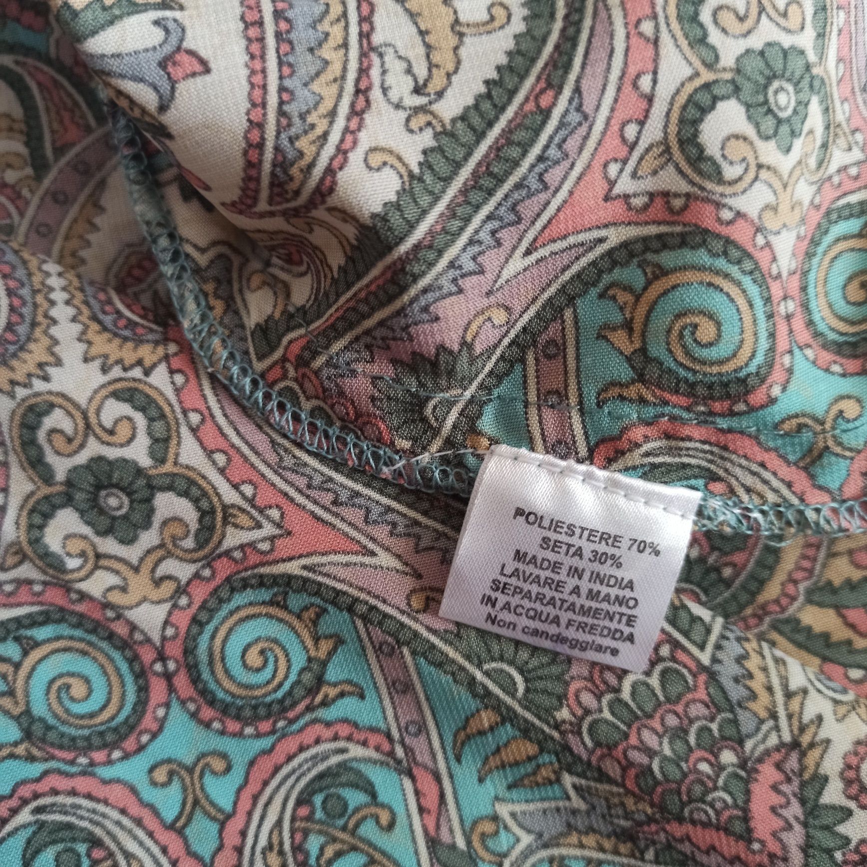 Wzorzysta asymetryczna sukienka boho z szerokimi rękawami, motylkowe r