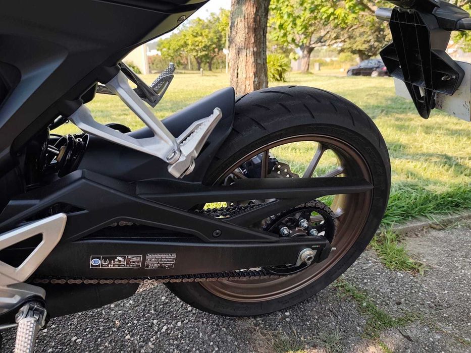Honda CB125R como nova