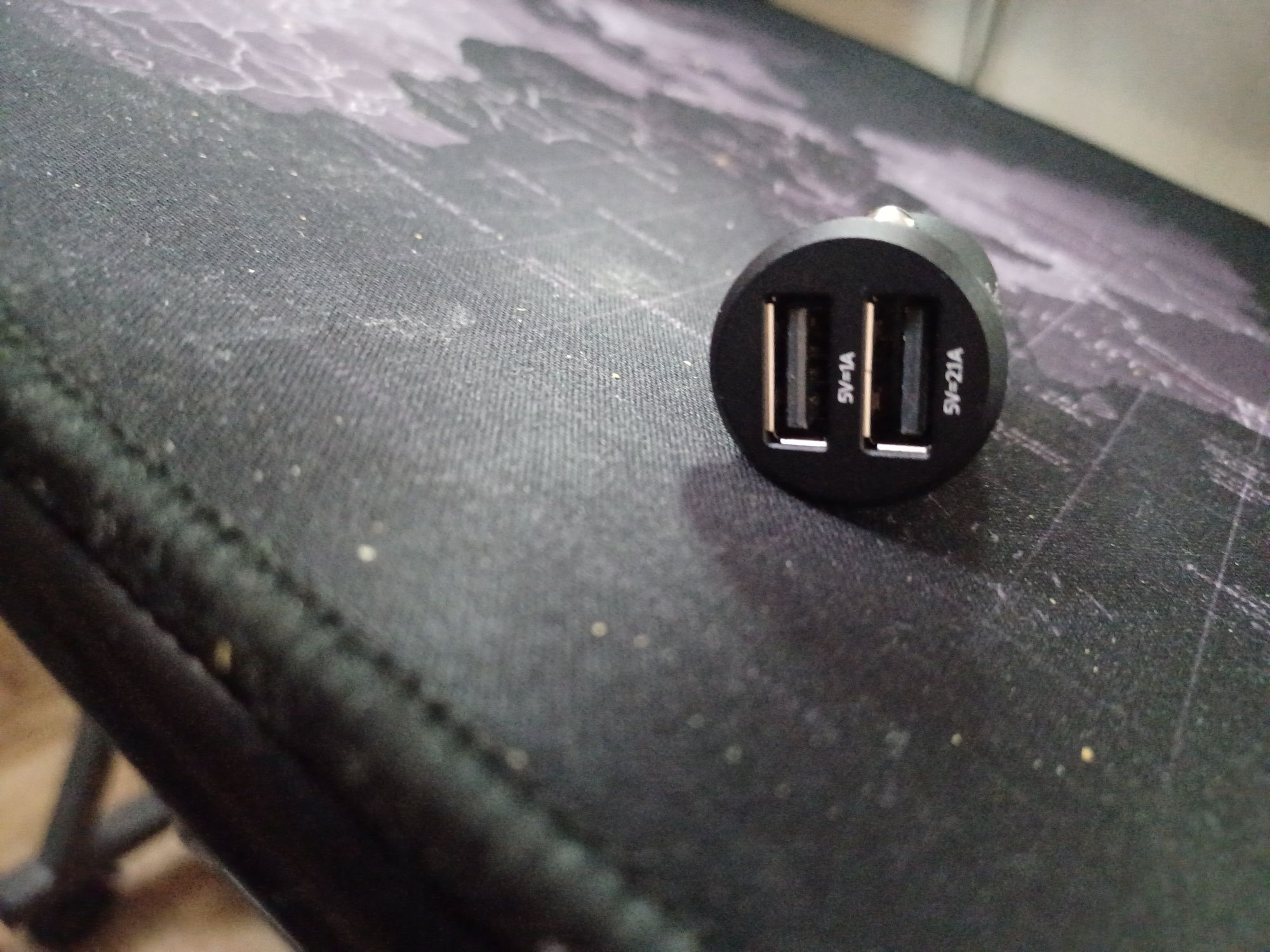 Przejściówka Philips do zapalniczki samochodowej 2xUSB