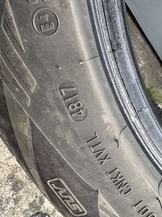 Opony zimowe Matador 215/60 r17 , rok 2017 cena za 4 opony.