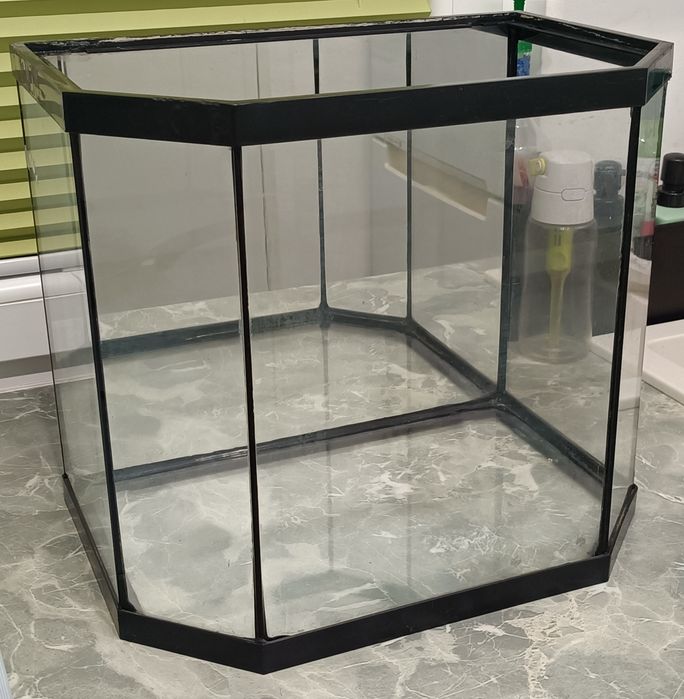 Akwarium sześciokątne z lustrem