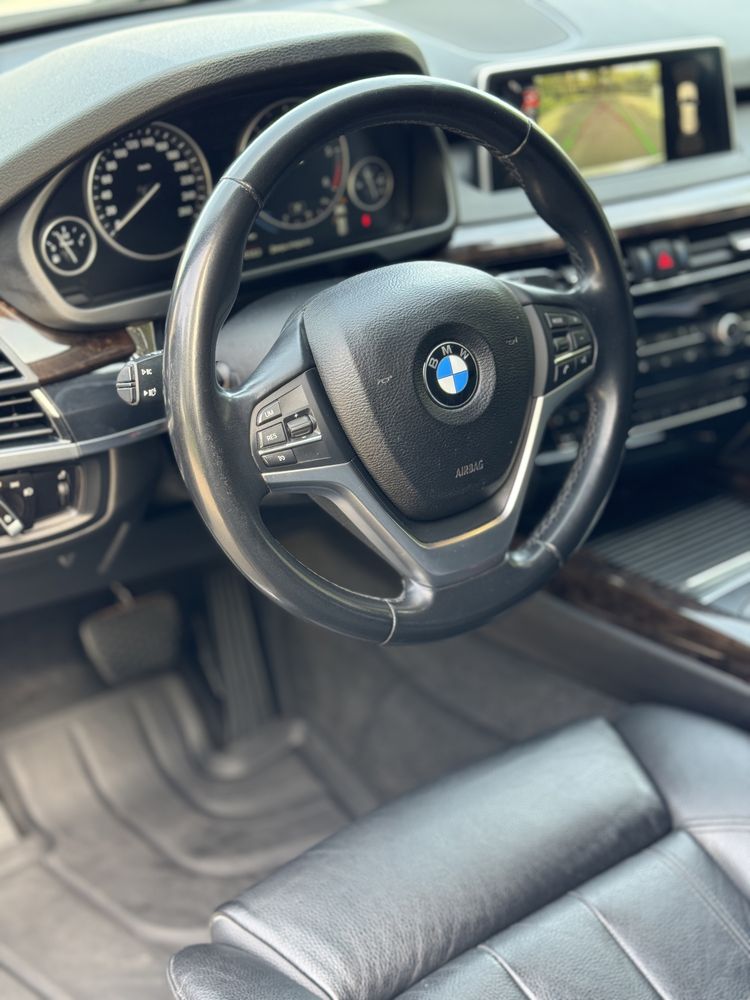 Продам BMW X5 2015 года xDrive 25D